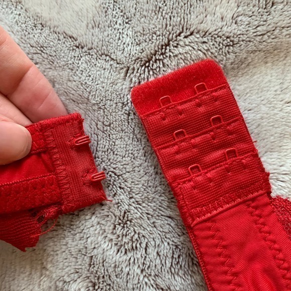 Marilyn Monroe Intimates Longline Floral Lace V-Wire Demi Bra Red - Size 34B - Picture 4 of 4